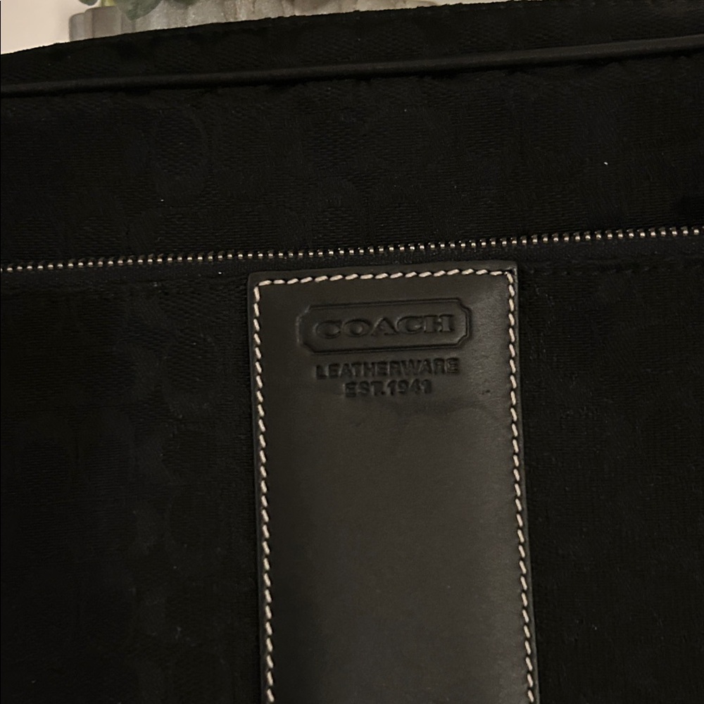 Coach Black Signature Canvas Toiletry Wristlet NWOT - Picture 2 of 11